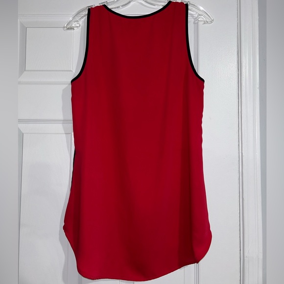 Medium Red Sleeveless Le Chateau Blouse - Picture 2 of 3